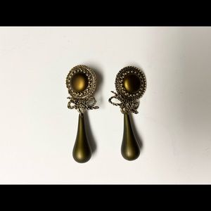 Vintage fashion olive  clip on earrings